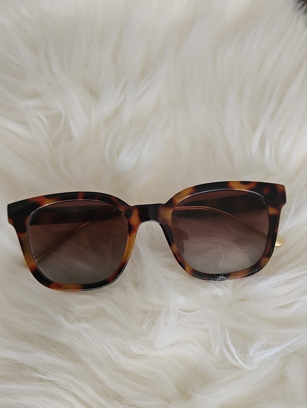 Tortoiseshell Square Sunglasses with Gradient Lenses